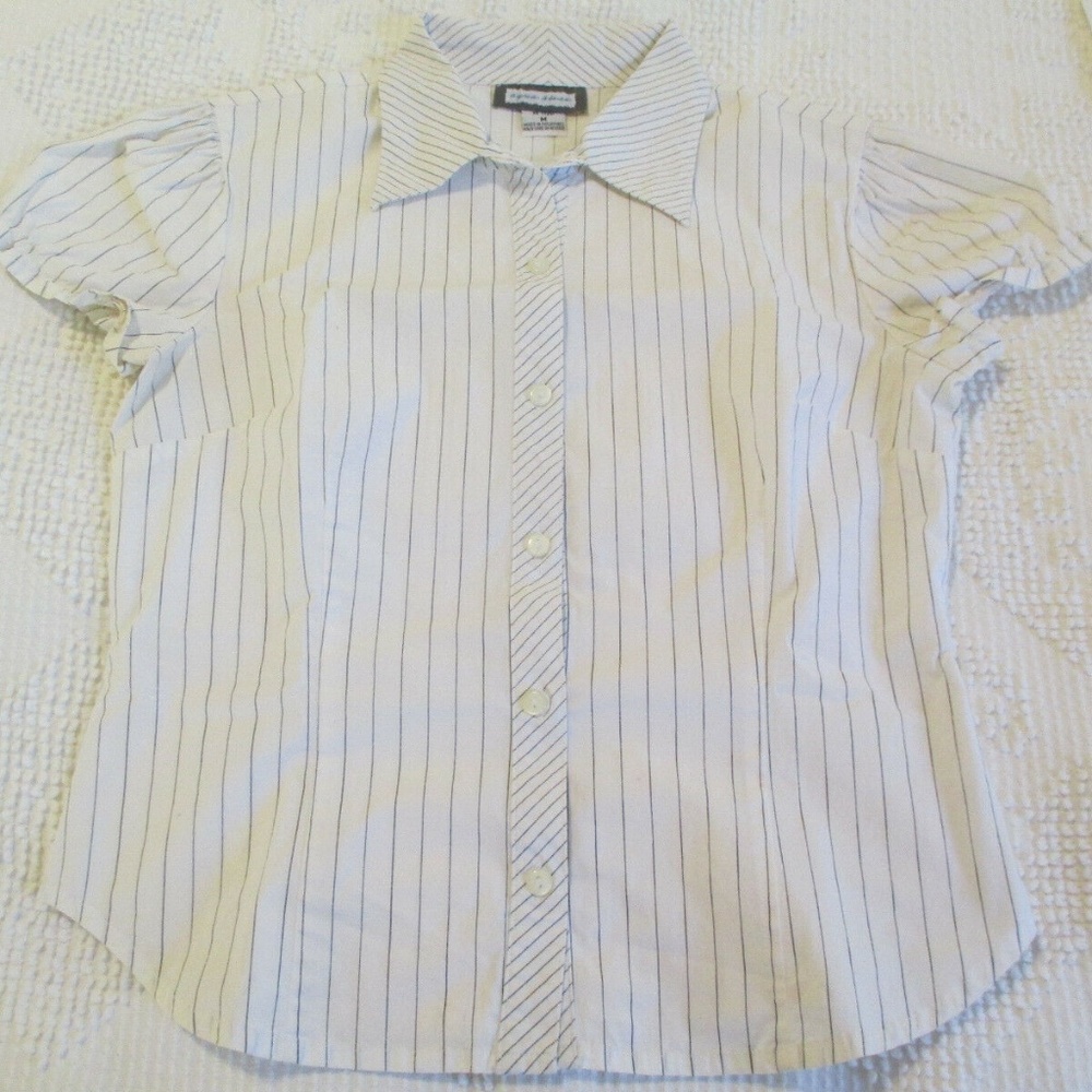 Juniors White Size Medium Short Sleeve Blouse Used